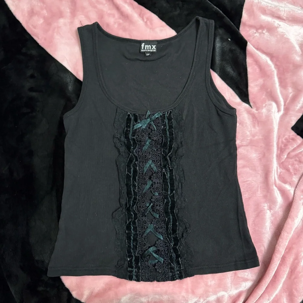 Black Lace Trim Tank Top - Picture 1 of 2